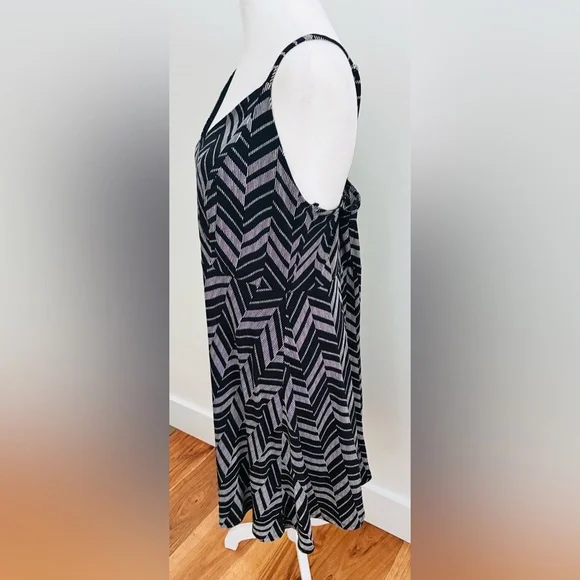 Forever 21 plus size 0X Black and White Chevron sundress Dress - Picture 5 of 9